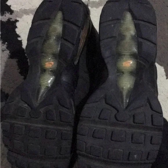 2011 Nike Air Max 95 Halloween Black & Orange. Men’s 10 and 11 available. - Picture 6 of 8